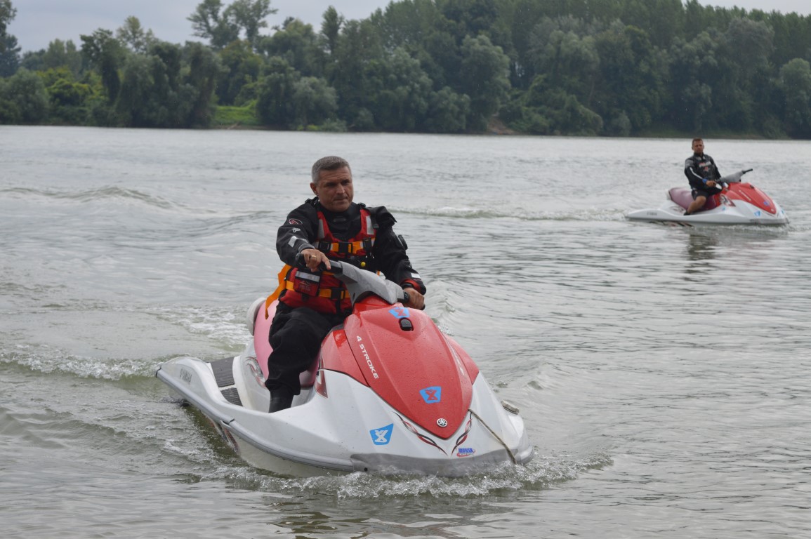OBUKA PRIPADNIKA SEKTORA ZA VANREDNE SITUACIJE style=